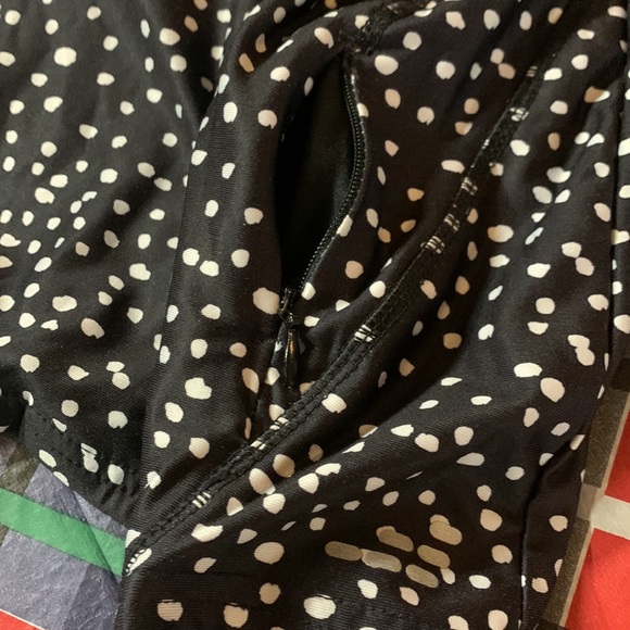 Bcg athletic top. Upper zip. Small side pocket small - Picture 6 of 9